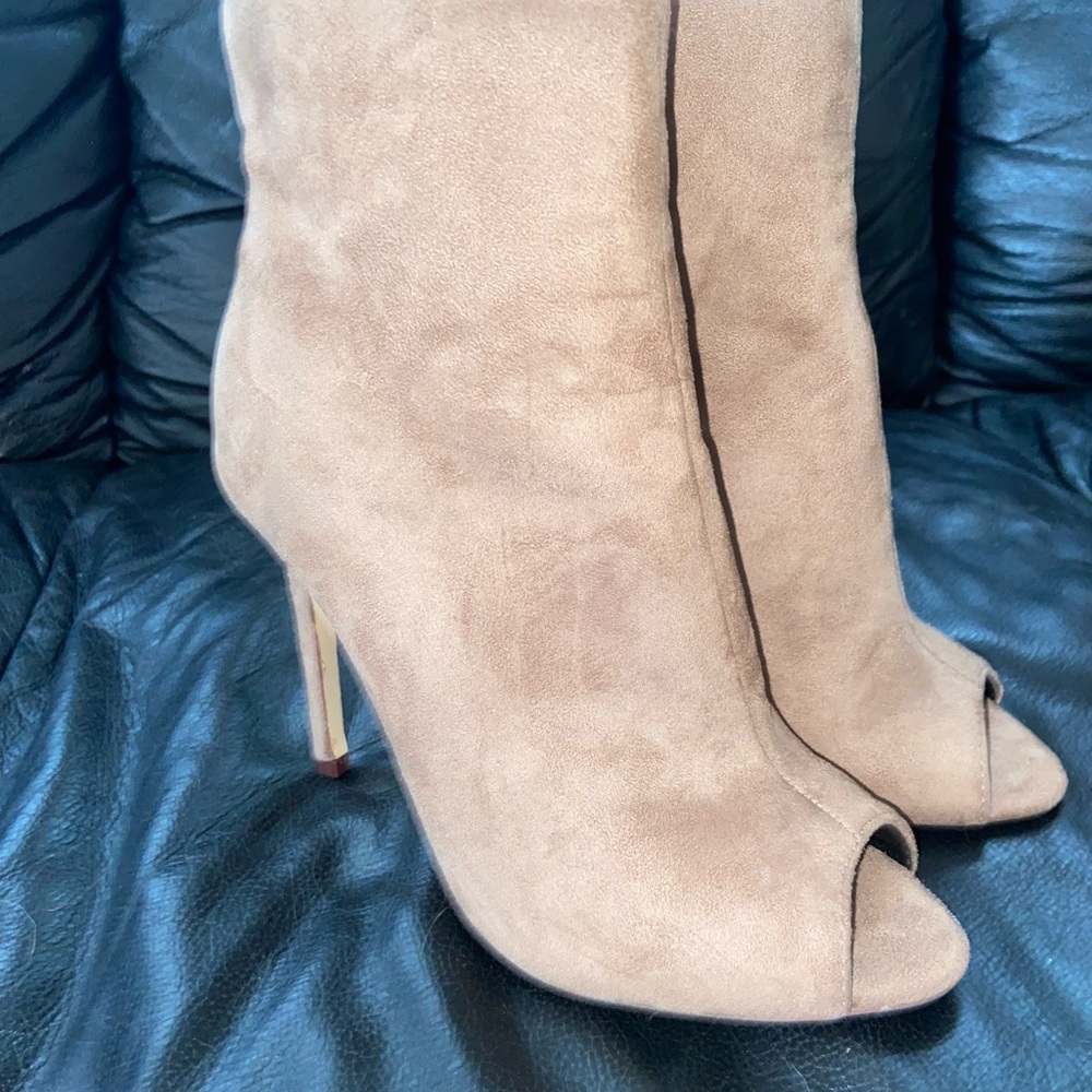 Liliana suede ankle booties - Picture 3 of 6